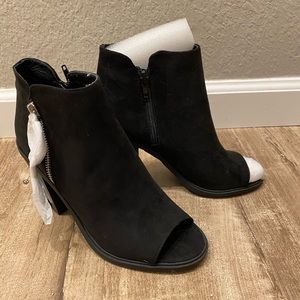 Esprit Black zip ankle booties